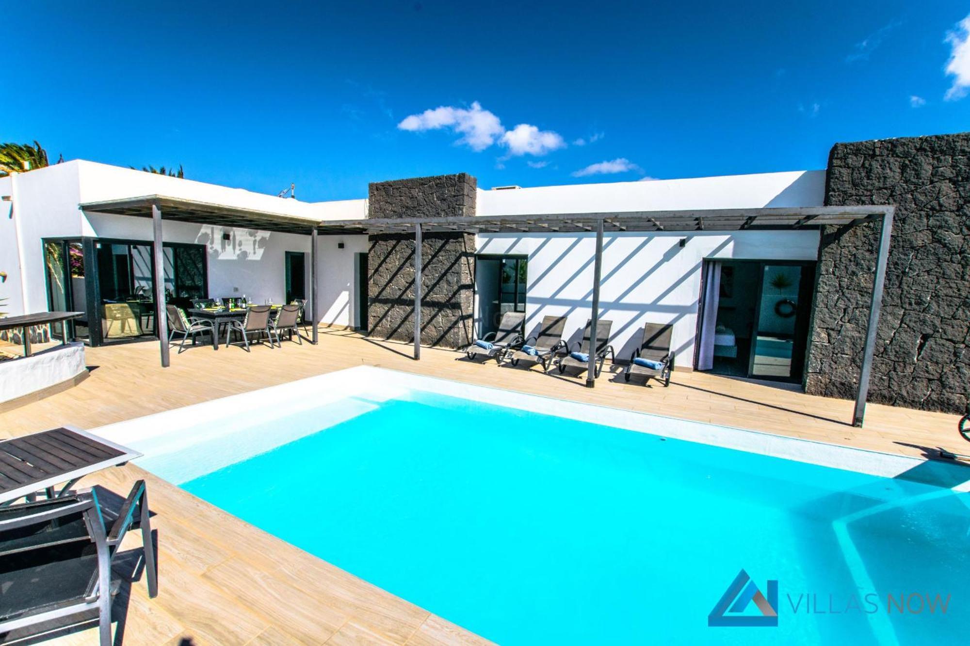 229 - Lanson By Now Ltd * Playa Blanca (Lanzarote)