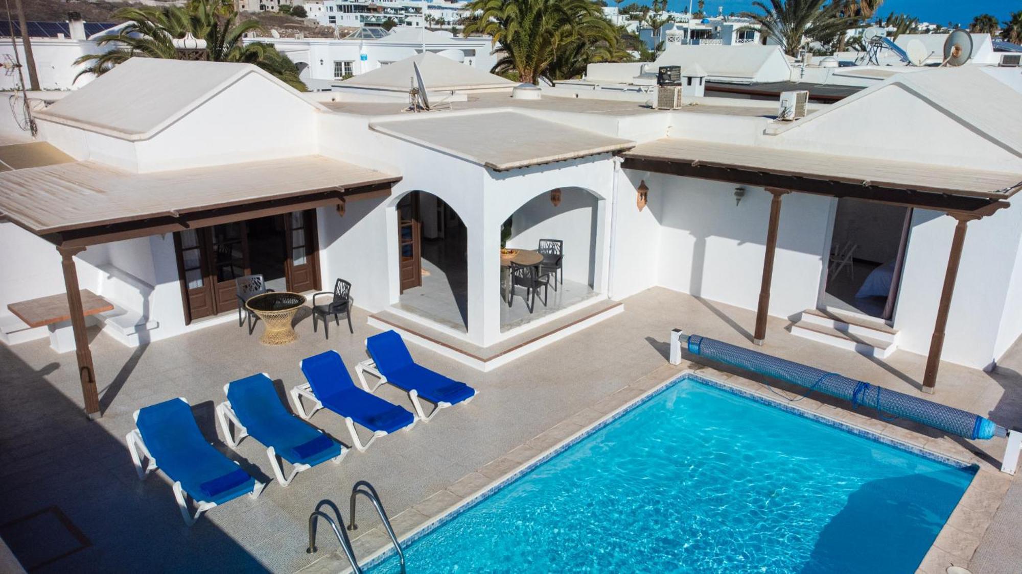Villalia Leonor * Puerto del Carmen (Lanzarote)