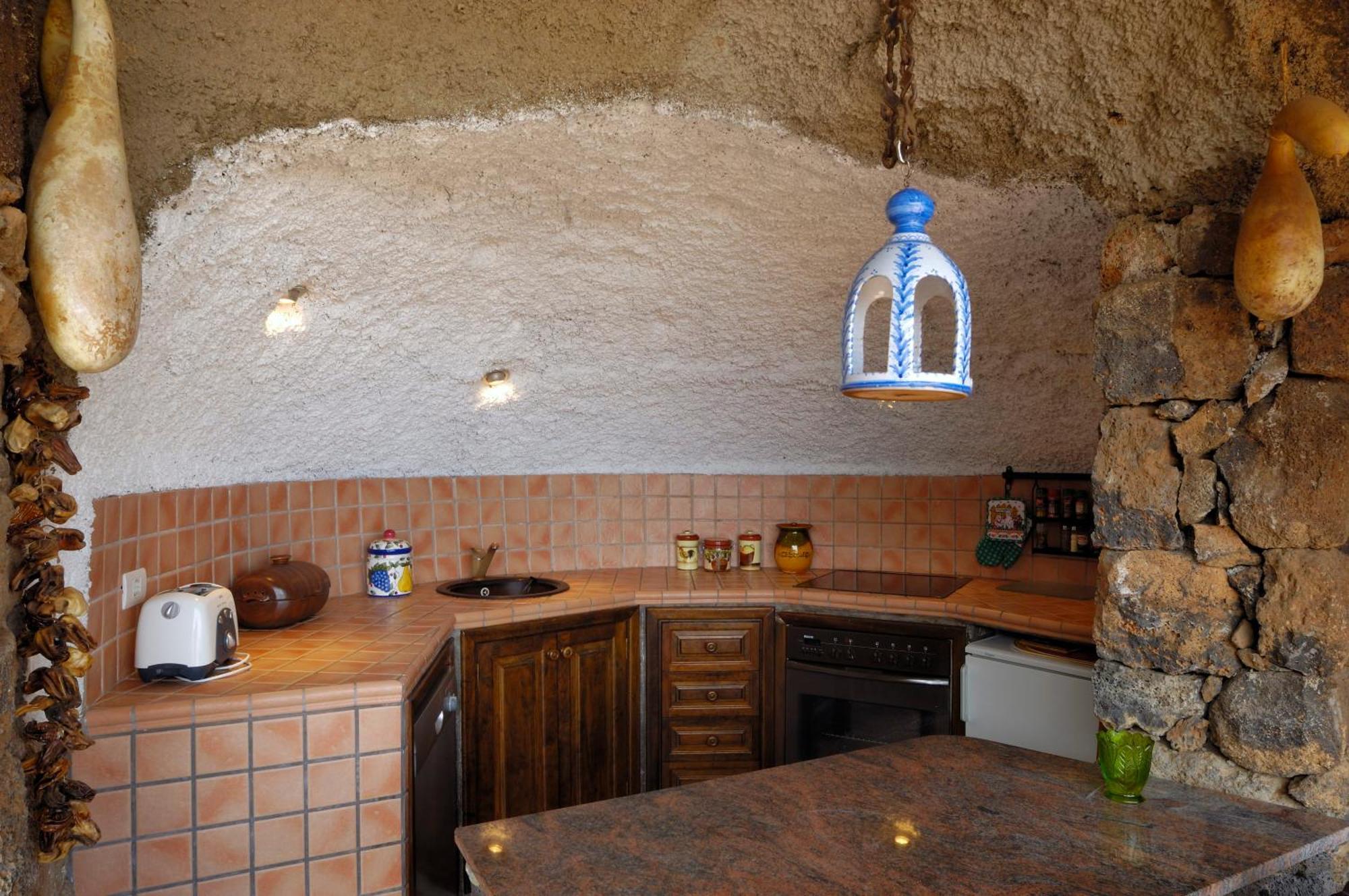 Castillo Lanzarote Sophie - Luxury -sleep In A Volcanic Cave With Heated Pool Villa Tias