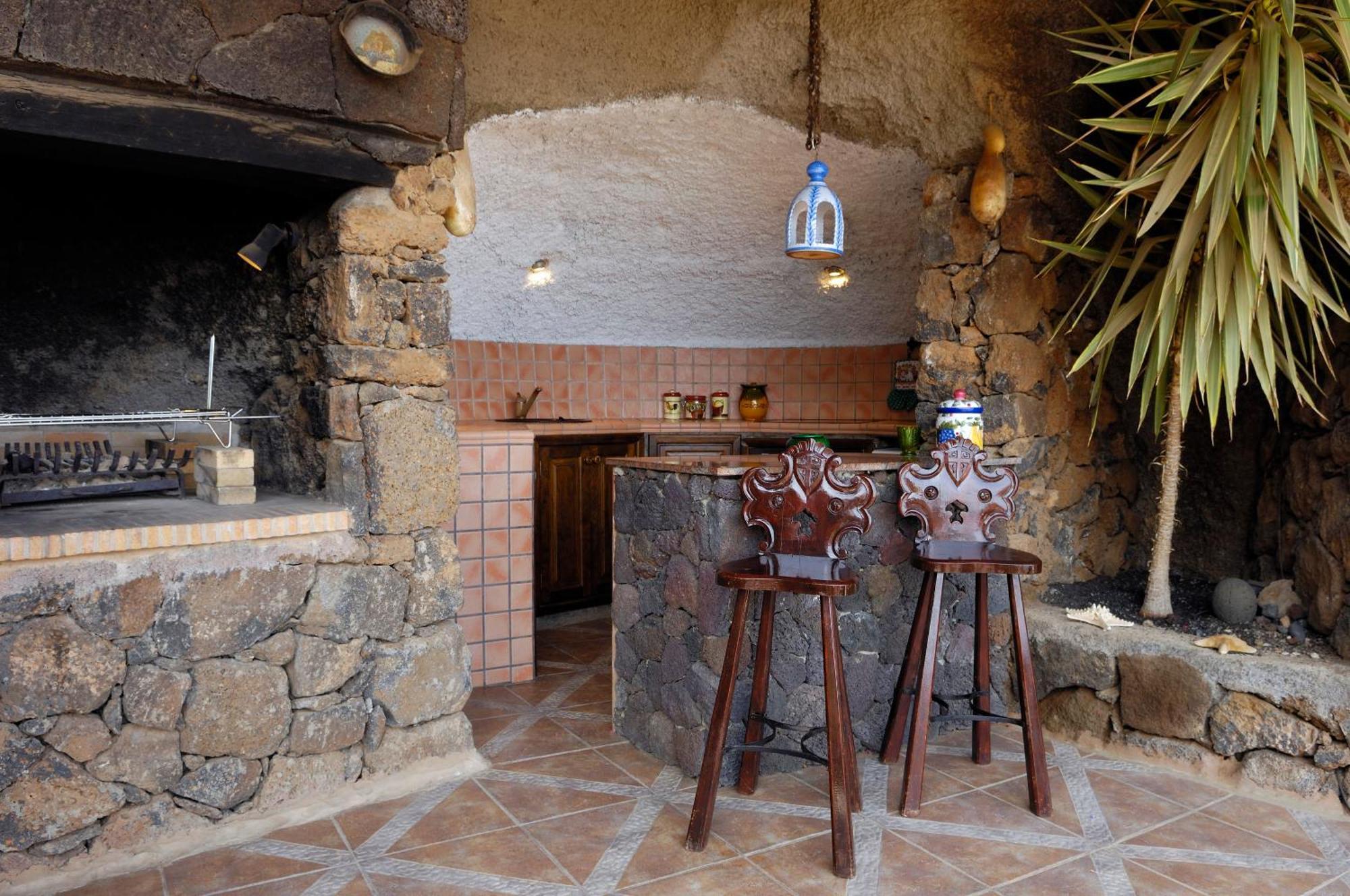 Castillo Lanzarote Sophie - Luxury -sleep In A Volcanic Cave With Heated Pool Villa Tias
