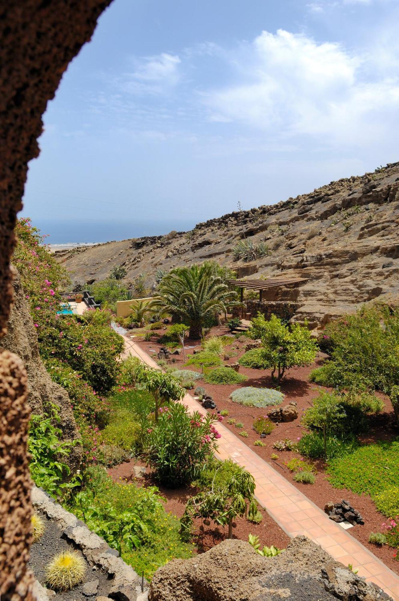 Villa Castillo Lanzarote Sophie - Luxury -sleep In A Volcanic Cave With Heated Pool *