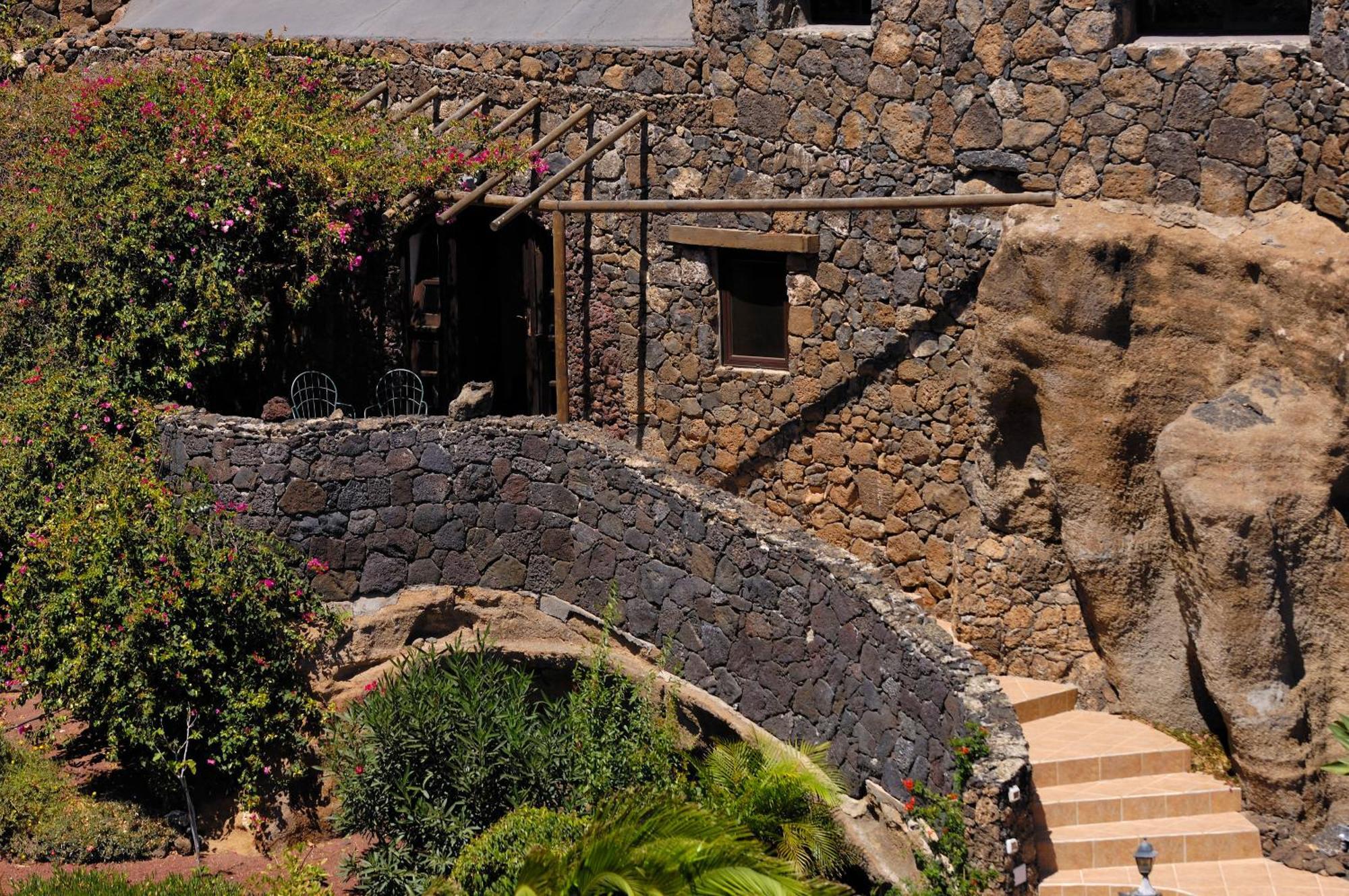 Castillo Lanzarote Sophie - Luxury -sleep In A Volcanic Cave With Heated Pool