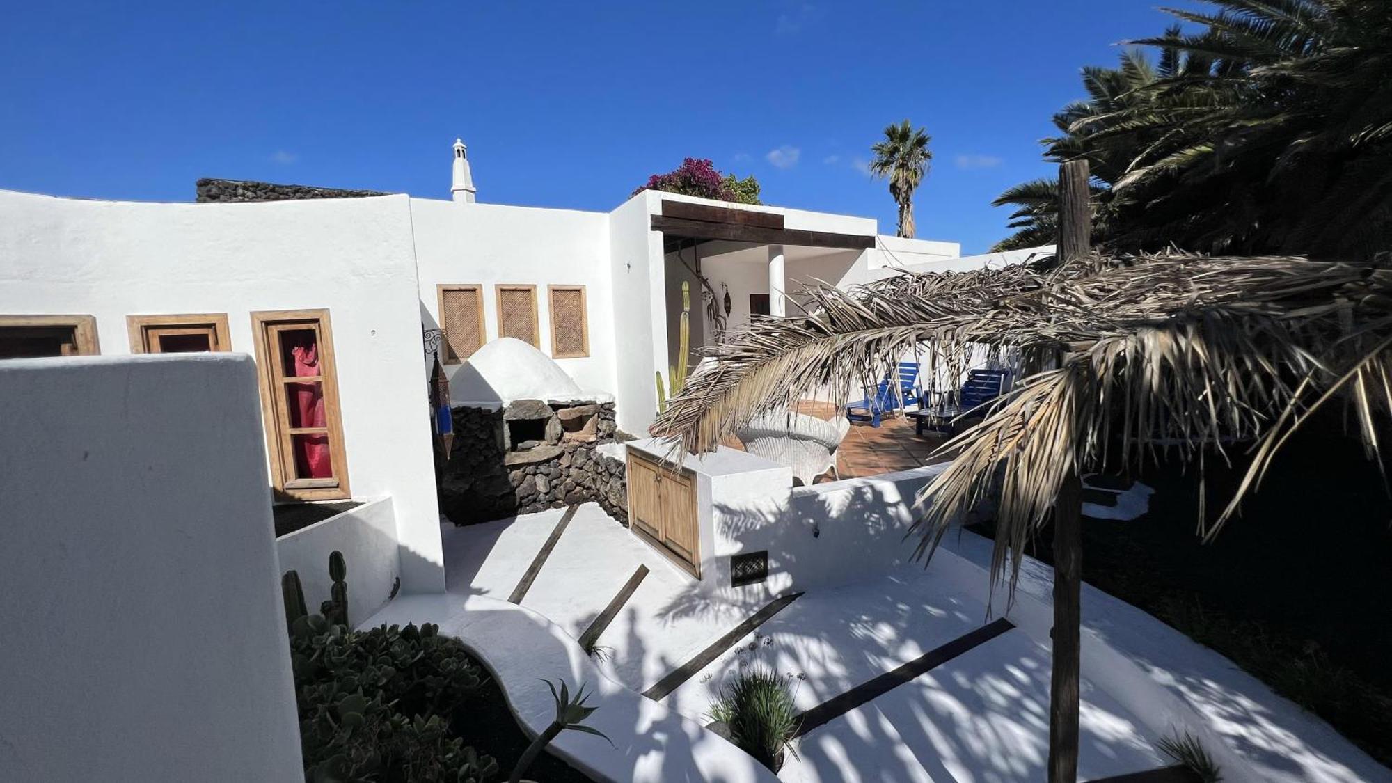 Stylish House In A Real With Private Garden Сasa de vacaciones Uga