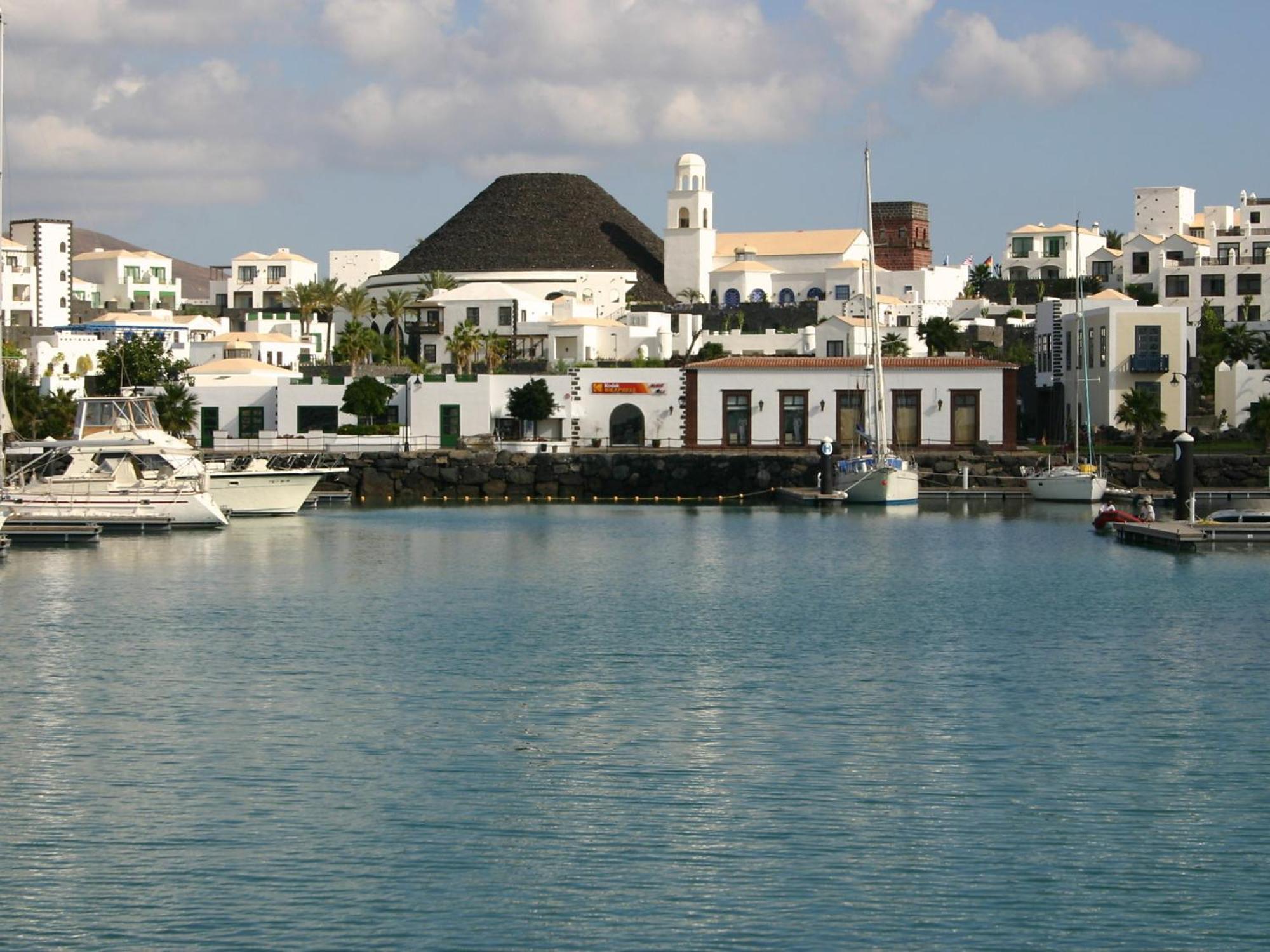 Mirador Mojones Mojones Puerto Del Carmen Lanzarote * Tías