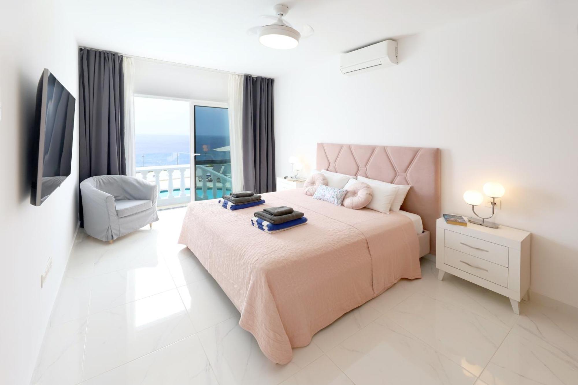 Luxury Puerto Del Carmen 4 Bedrooms La Perla Modern Furnishings Stunning Sea Views * Tias