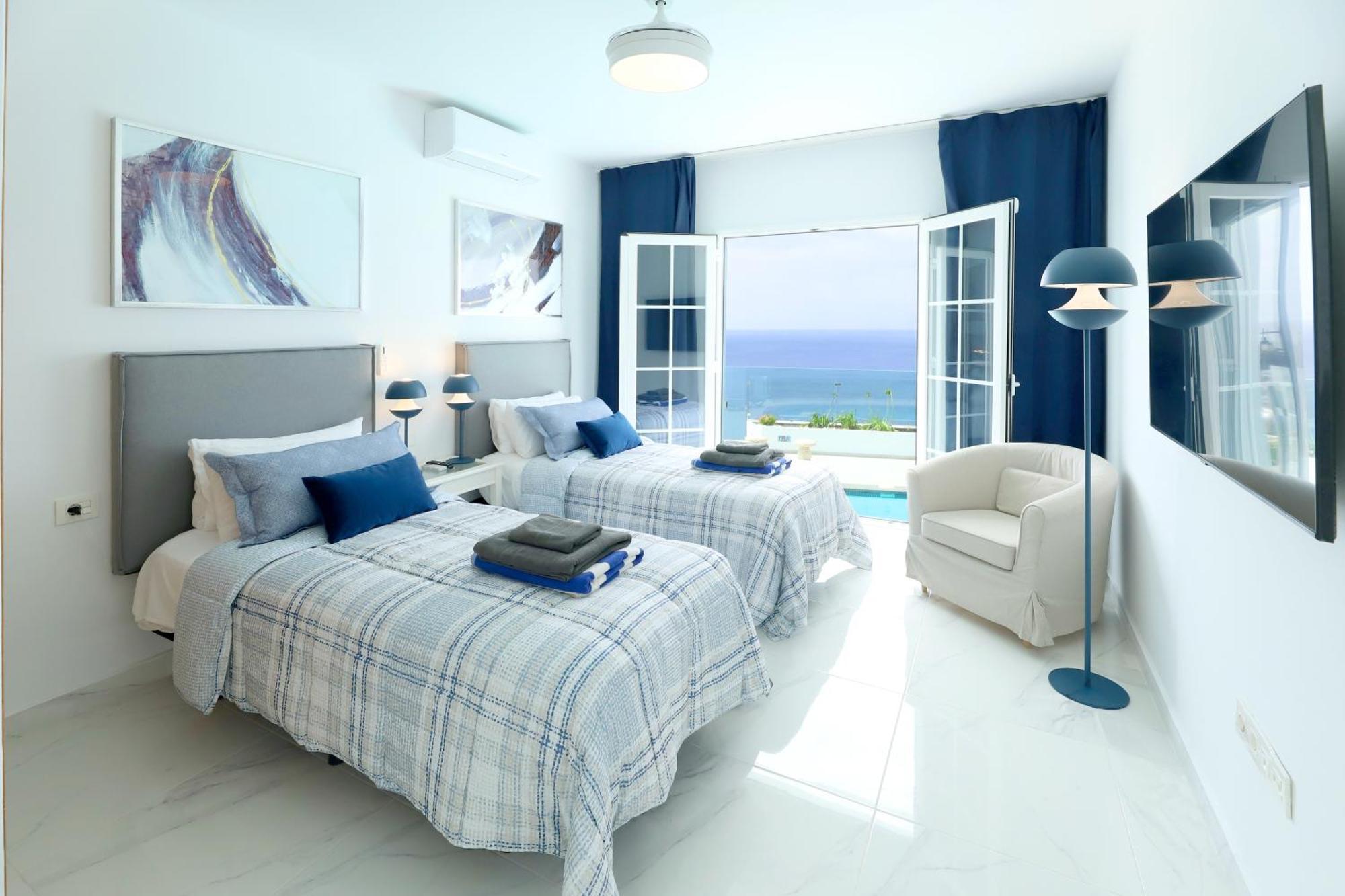 Villa Luxury Puerto Del Carmen 4 Bedrooms La Perla Modern Furnishings Stunning Sea Views Tias