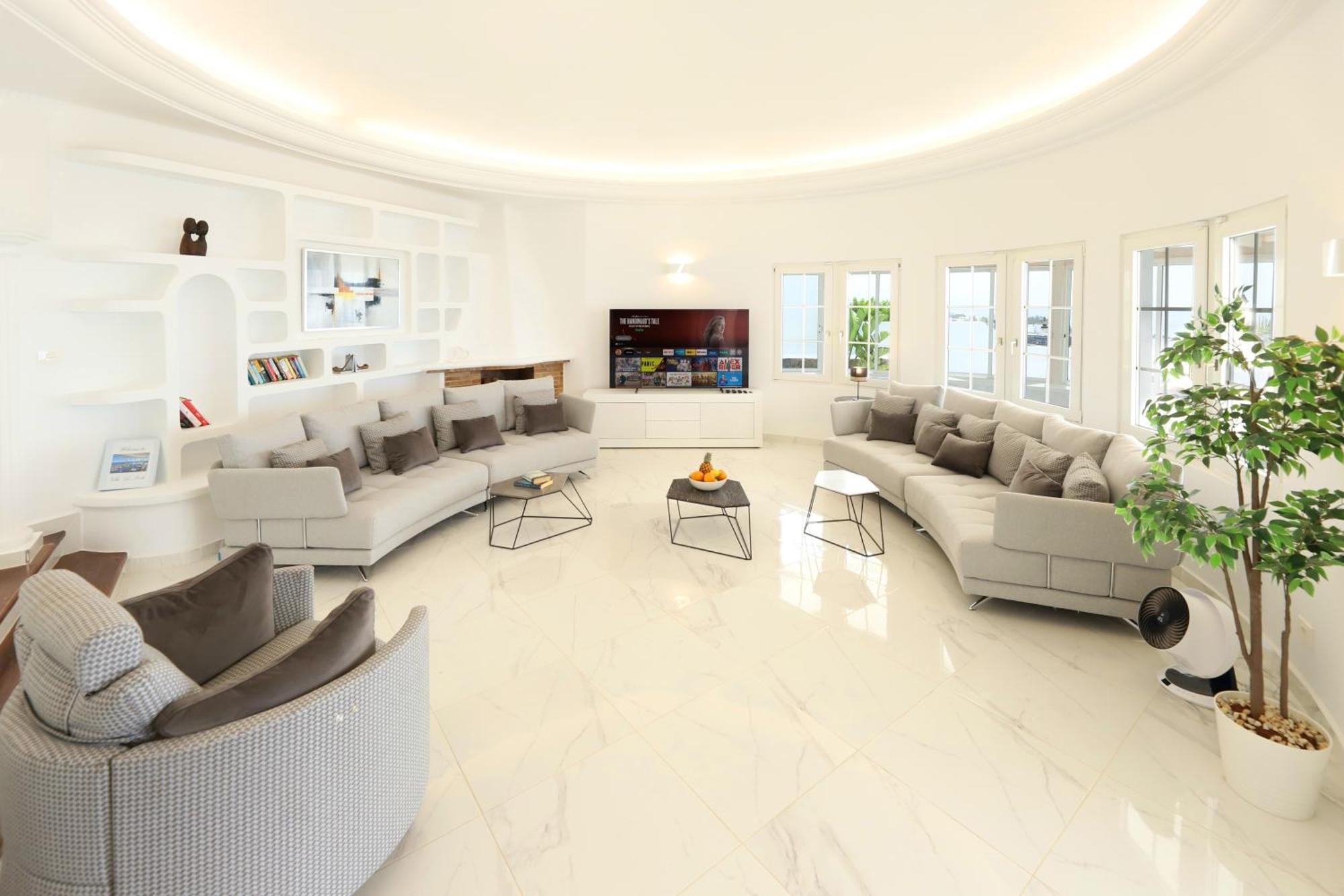 Villa Luxury Puerto Del Carmen 4 Bedrooms La Perla Modern Furnishings Stunning Sea Views