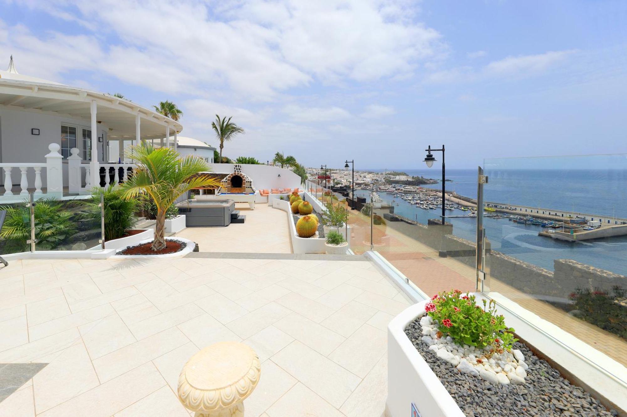 Villa Luxury Puerto Del Carmen 4 Bedrooms La Perla Modern Furnishings Stunning Sea Views Tias