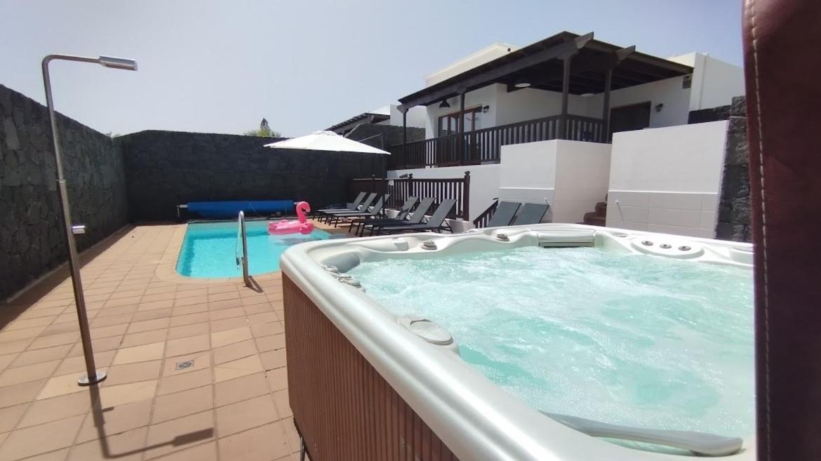 Villa Stylish 6 Bedroom Princesa - Hot Tub - Heated Pool - Near & Waterparks *