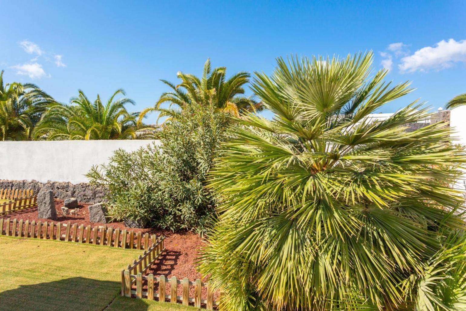 Tropical Playa Blanca (Lanzarote)