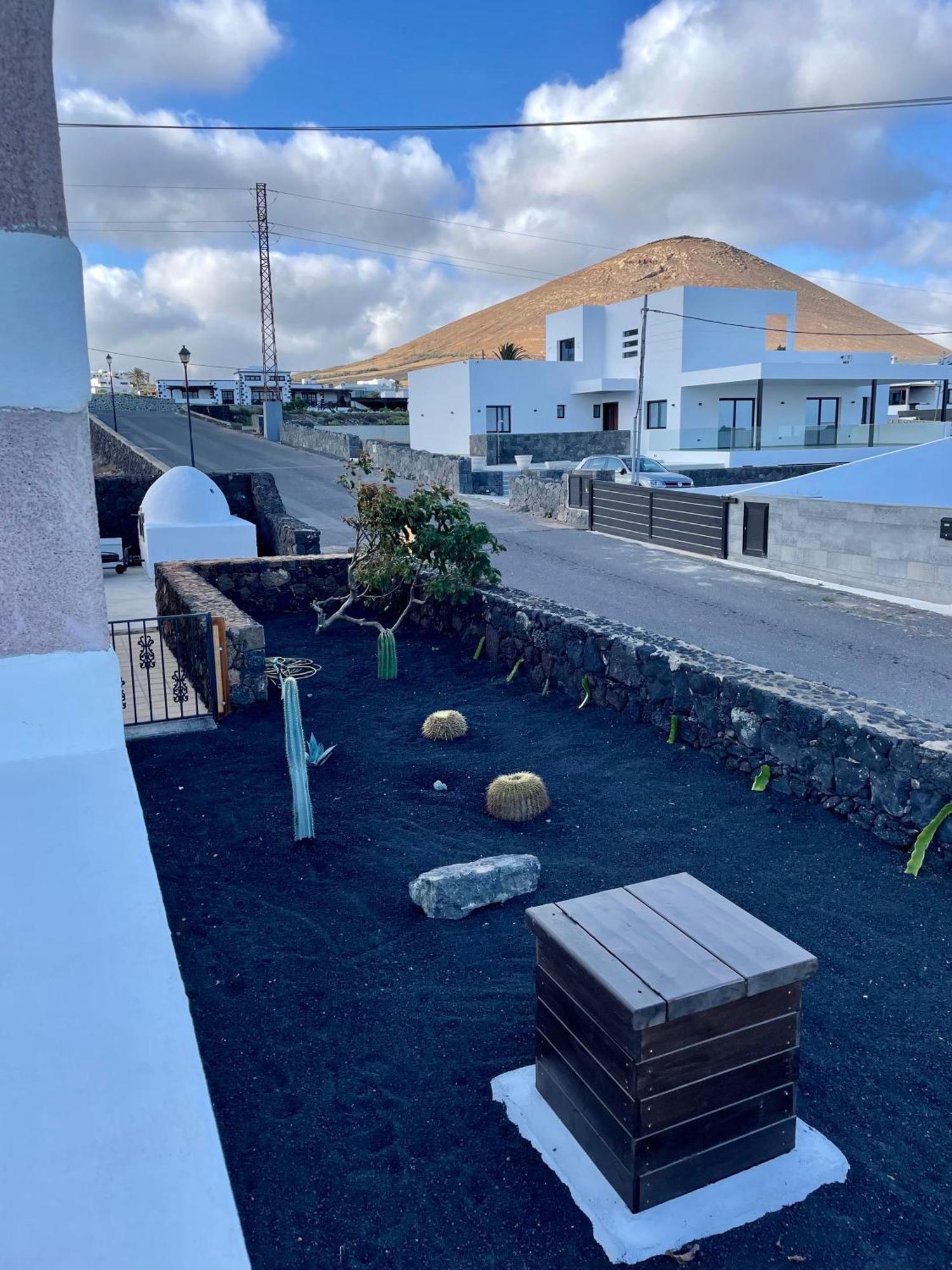 Canto Rojo, La Asomada Con Vistas A Lobos * La Asomada (Lanzarote)
