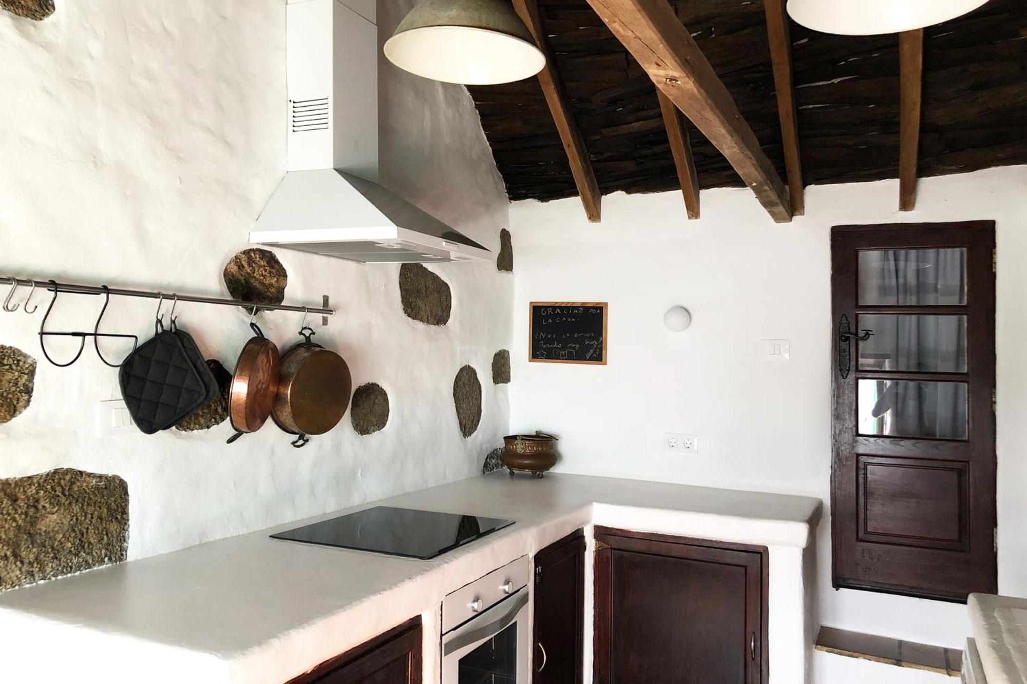 Сasa de vacaciones Casa Lupe. Art-inspired Courtyard House In Teguise (Lanzarote)