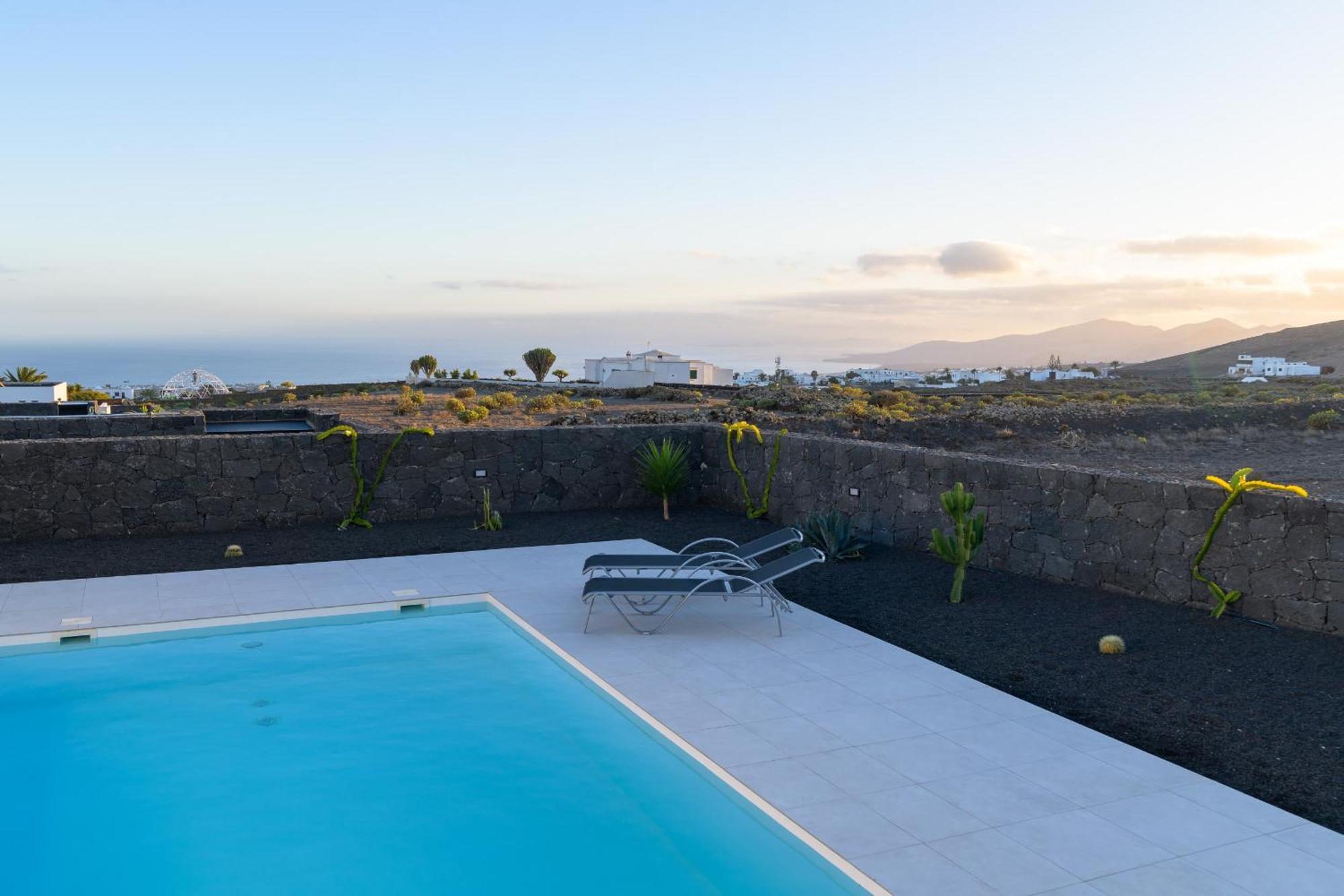 Ainara Villa Tias
