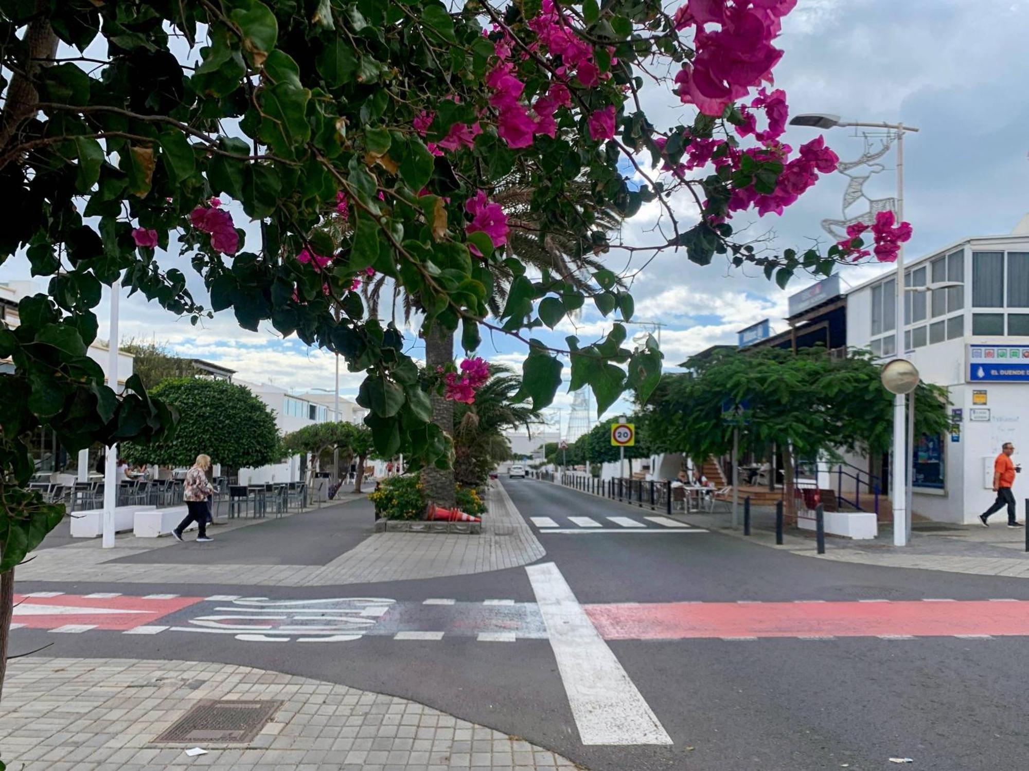 Privadas Cerca De La Playa Y Aeropuerto En Casa Compartida Con Otros Huespedes Сasa de vacaciones Playa Honda (Lanzarote)