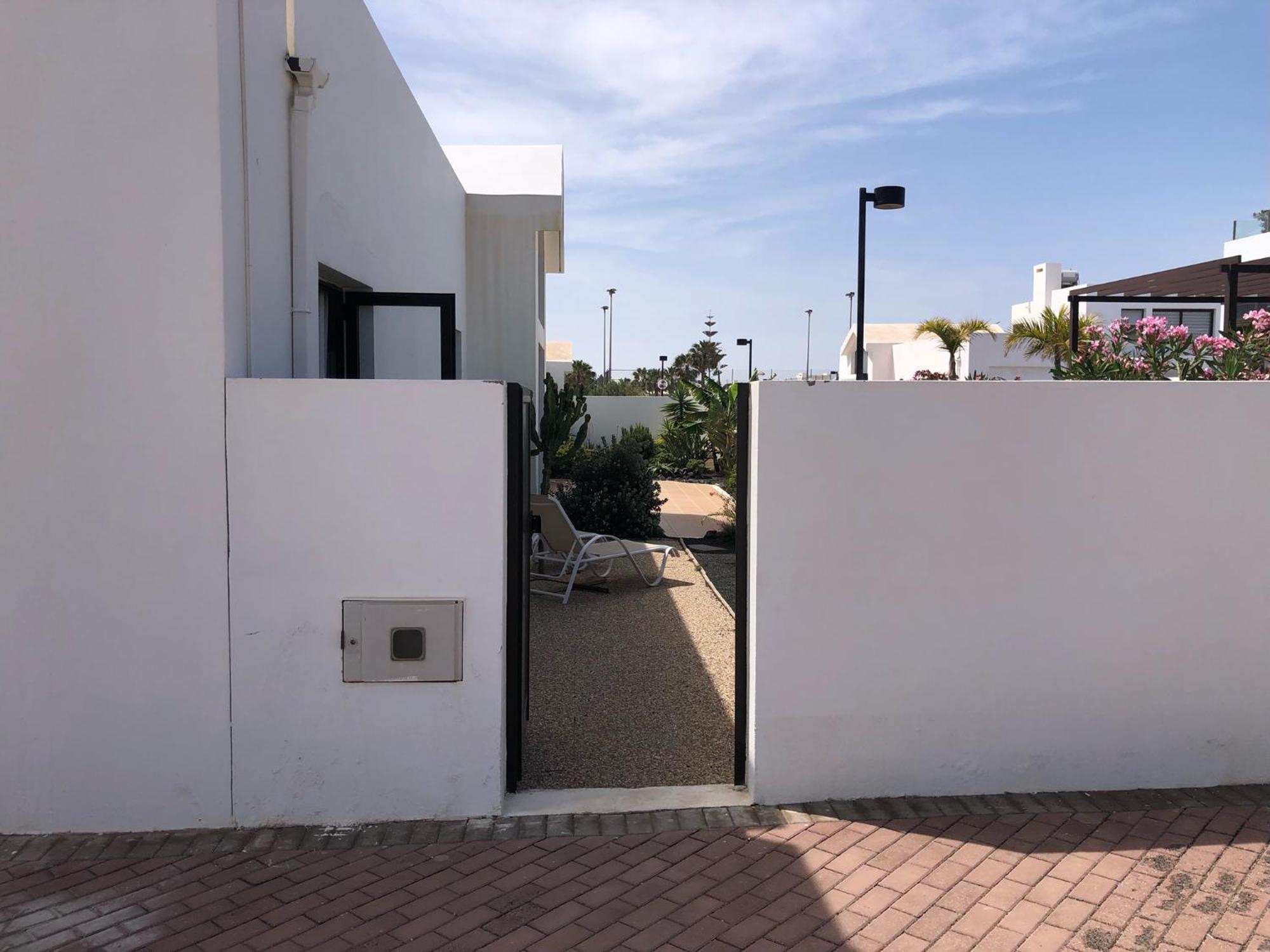 Buganvillas 77 *