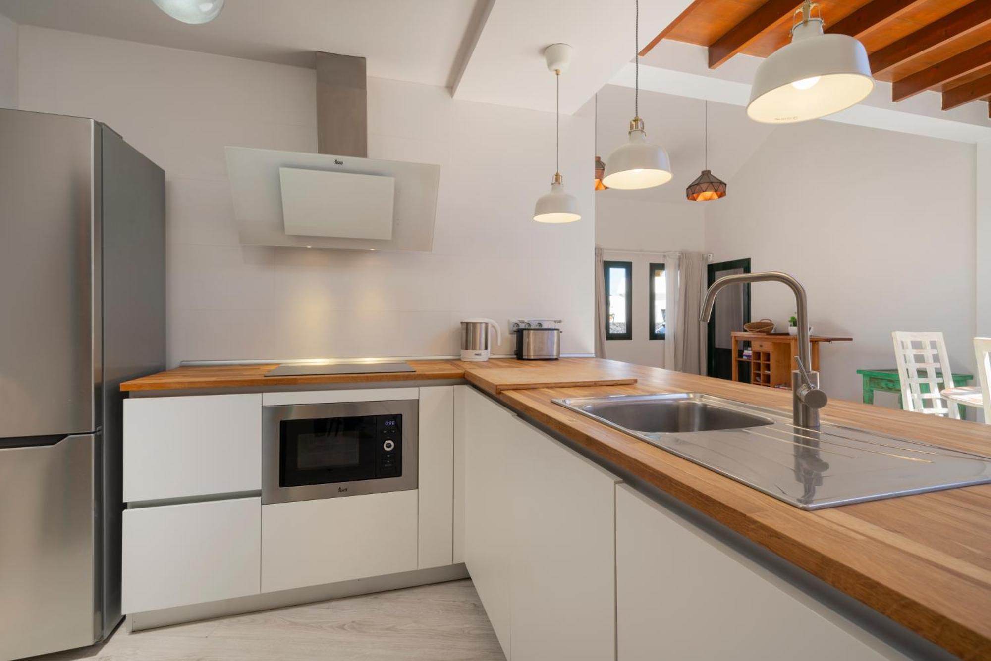 Lanzahost Casa Sunny Seafront Holiday home *