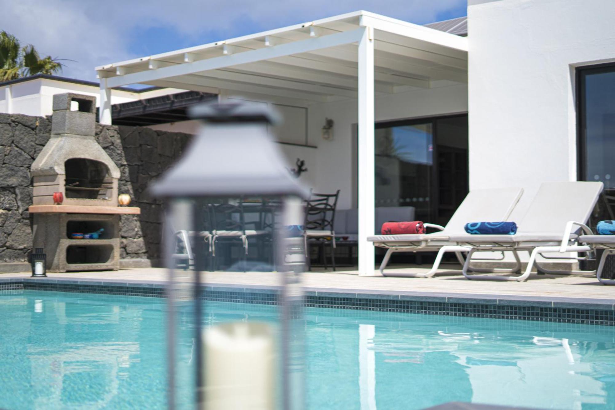 Extraordinary 3 Bedrooms Naraku Spacious Sun Terrace Outdoor Pool, Hot Tub And Bbq Villa