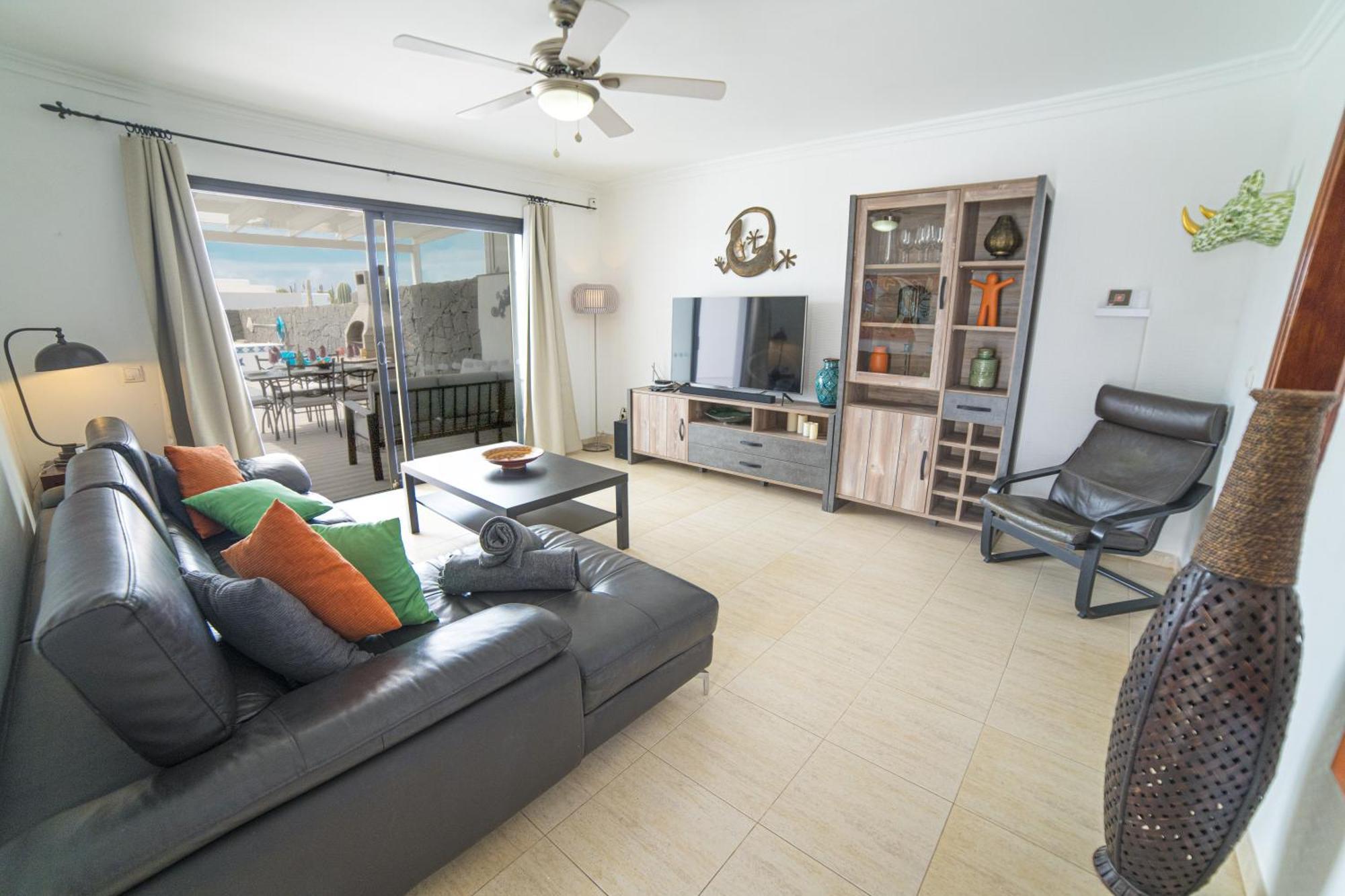 Villa Extraordinary 3 Bedrooms Naraku Spacious Sun Terrace Outdoor Pool, Hot Tub And Bbq *
