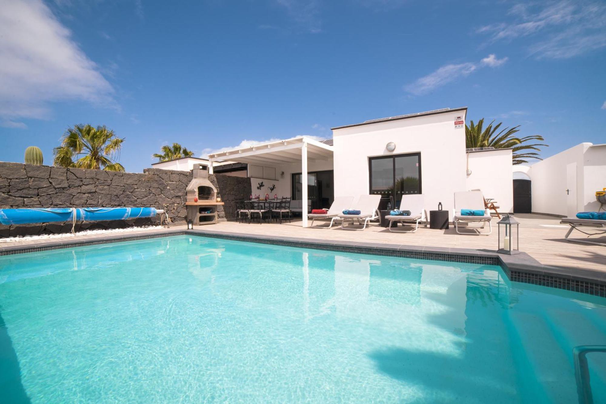 Extraordinary 3 Bedrooms Naraku Spacious Sun Terrace Outdoor Pool, Hot Tub And Bbq Playa Blanca (Lanzarote)