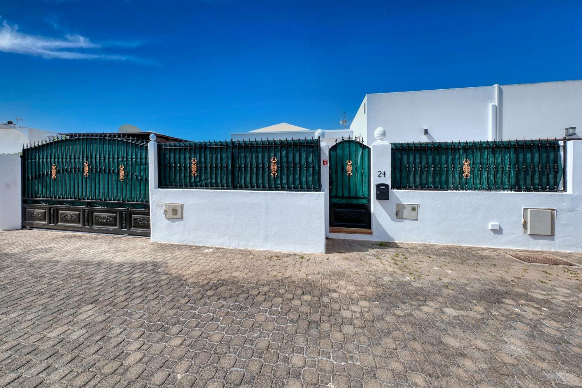 Holiday home Rosa-private Pool, Quiet Area Arrecife (Lanzarote)