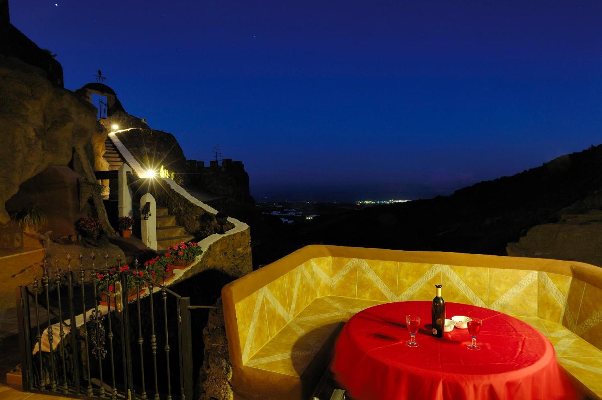 Castillo Lanzarote Sophie - Luxury -sleep In A Volcanic Cave With Heated Pool