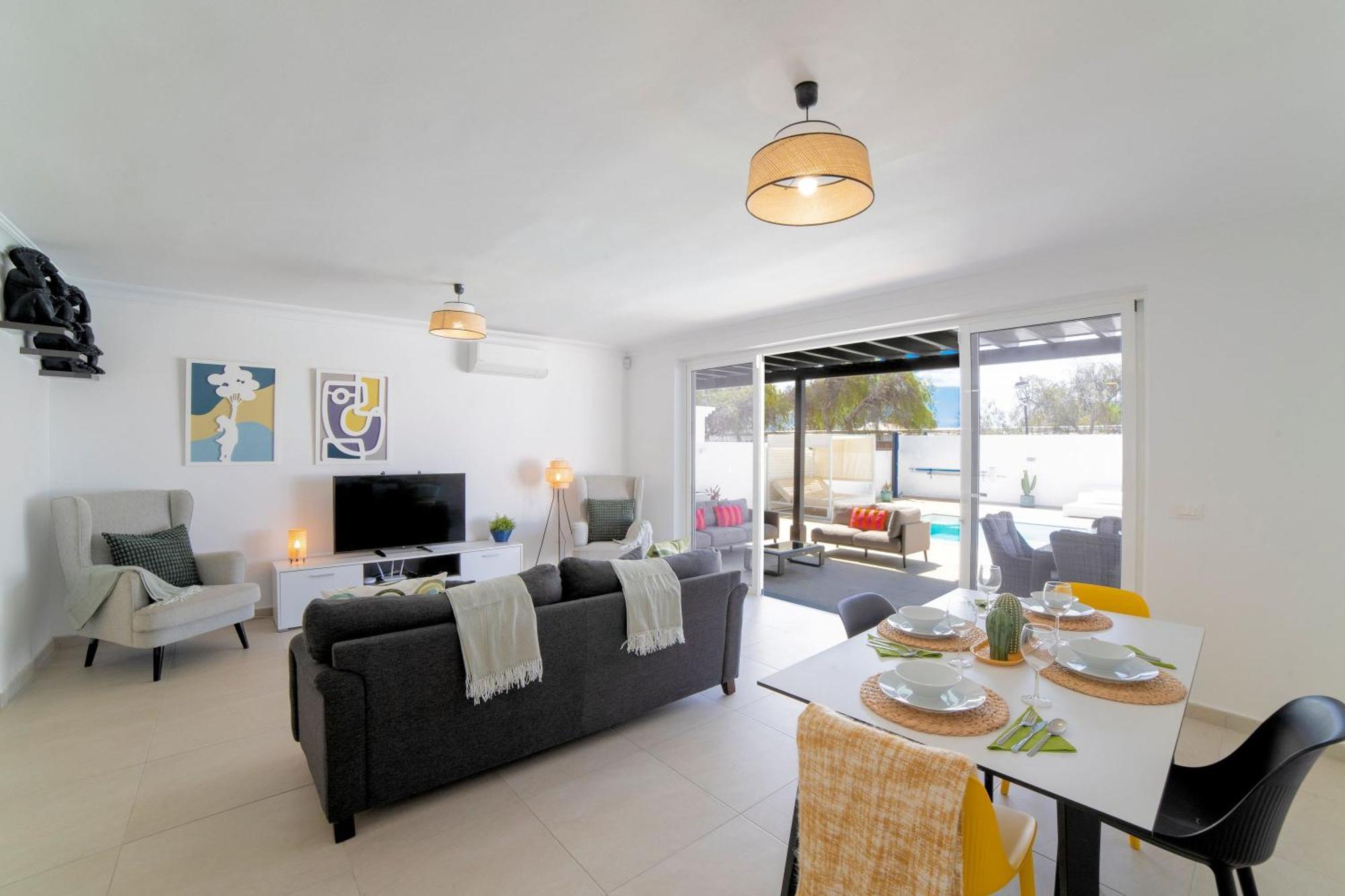 Villa Beautiful Puerto Del Carmen 3 Bedrooms Crystal Private Pool Close To Amenities Lanzarote