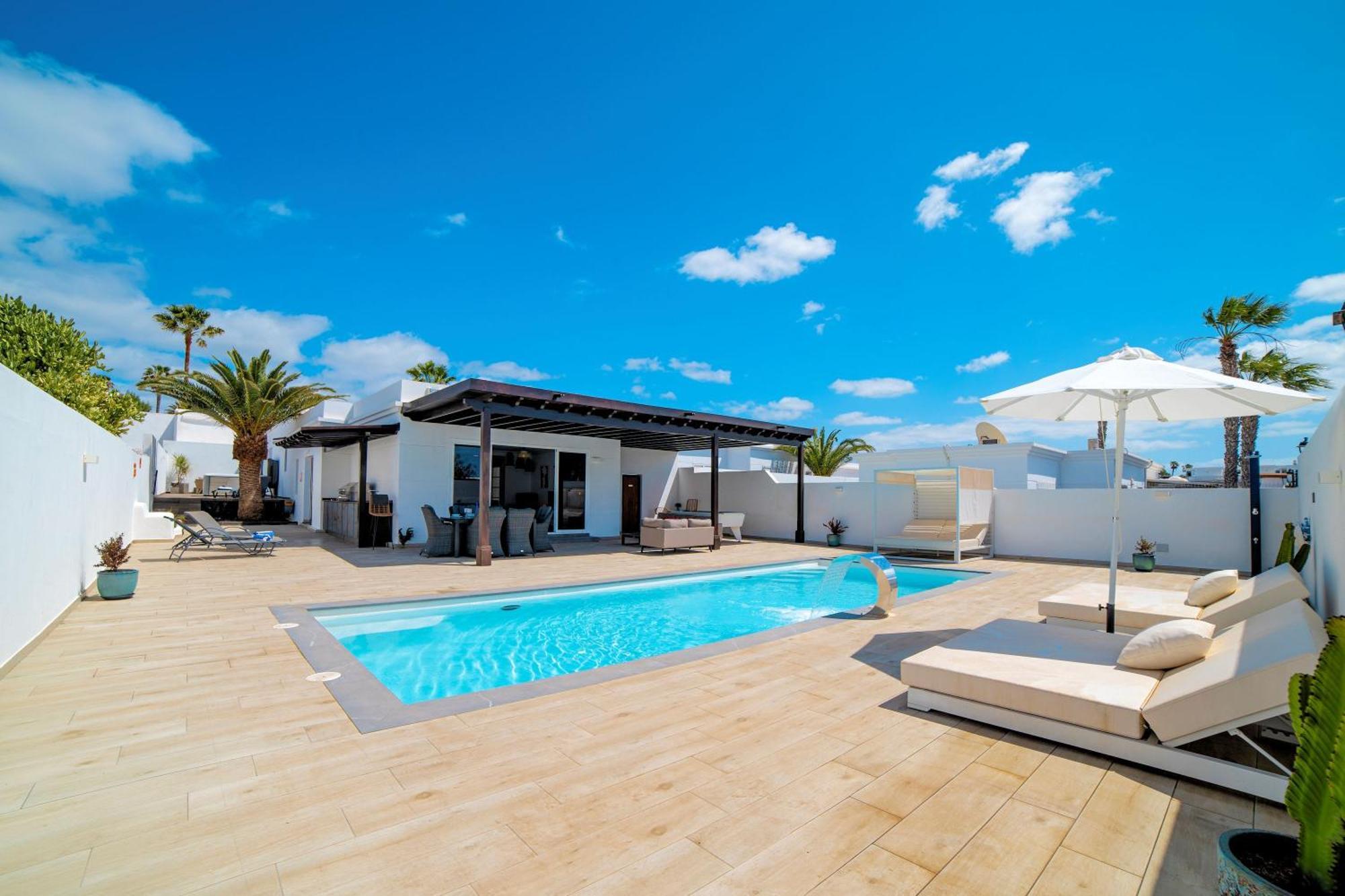 Villa Beautiful Puerto Del Carmen 3 Bedrooms Crystal Private Pool Close To Amenities Lanzarote *