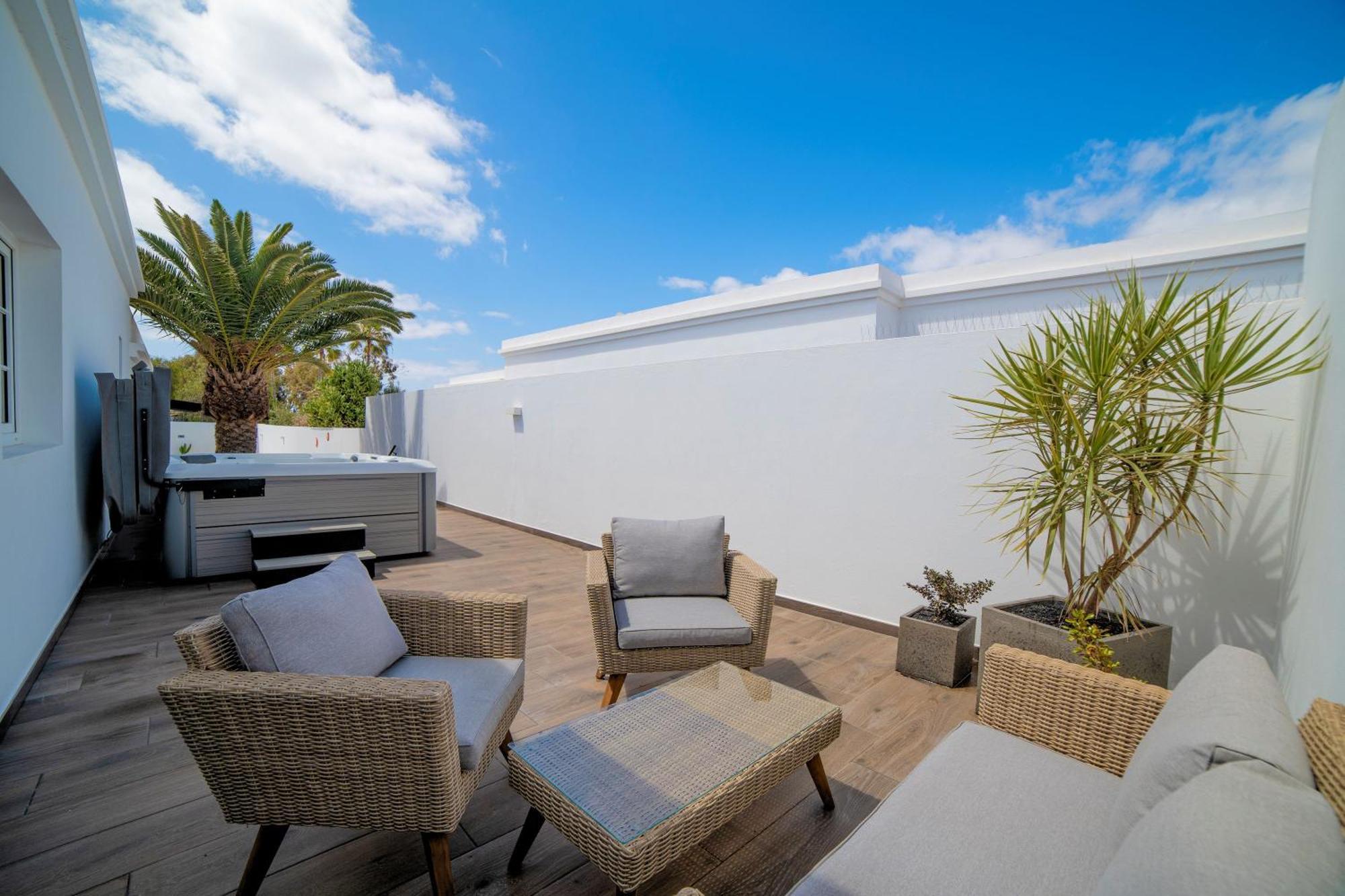 Beautiful Puerto Del Carmen 3 Bedrooms Crystal Private Pool Close To Amenities Lanzarote Villa