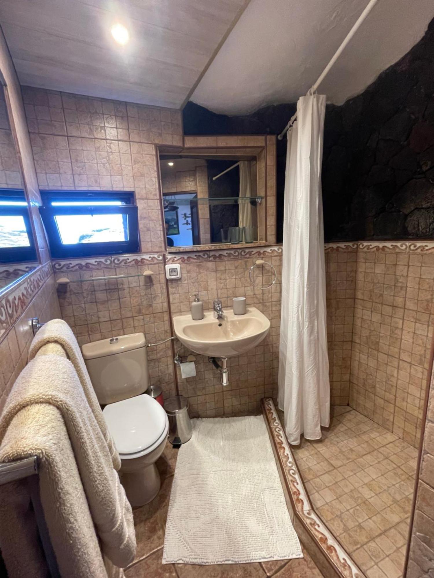 Castillo Lanzarote Sophie - Luxury -sleep In A Volcanic Cave With Heated Pool Tias