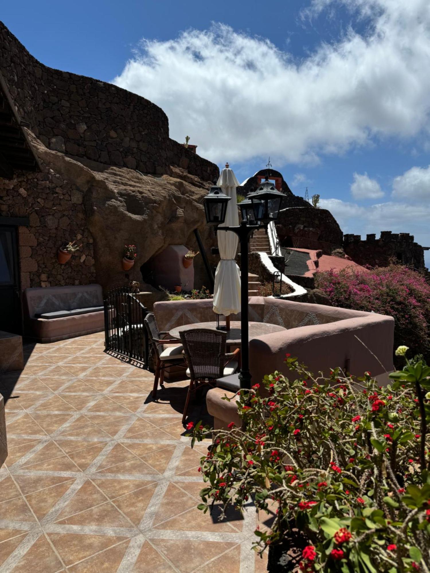Castillo Lanzarote Sophie - Luxury -sleep In A Volcanic Cave With Heated Pool