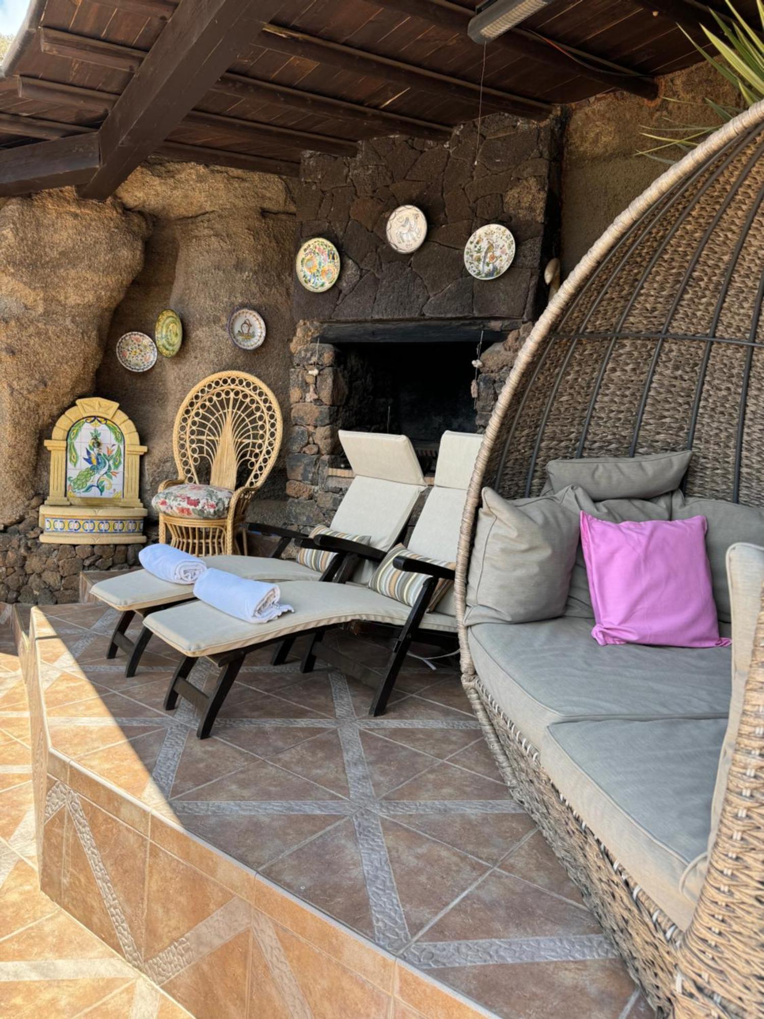 Castillo Lanzarote Sophie - Luxury -sleep In A Volcanic Cave With Heated Pool