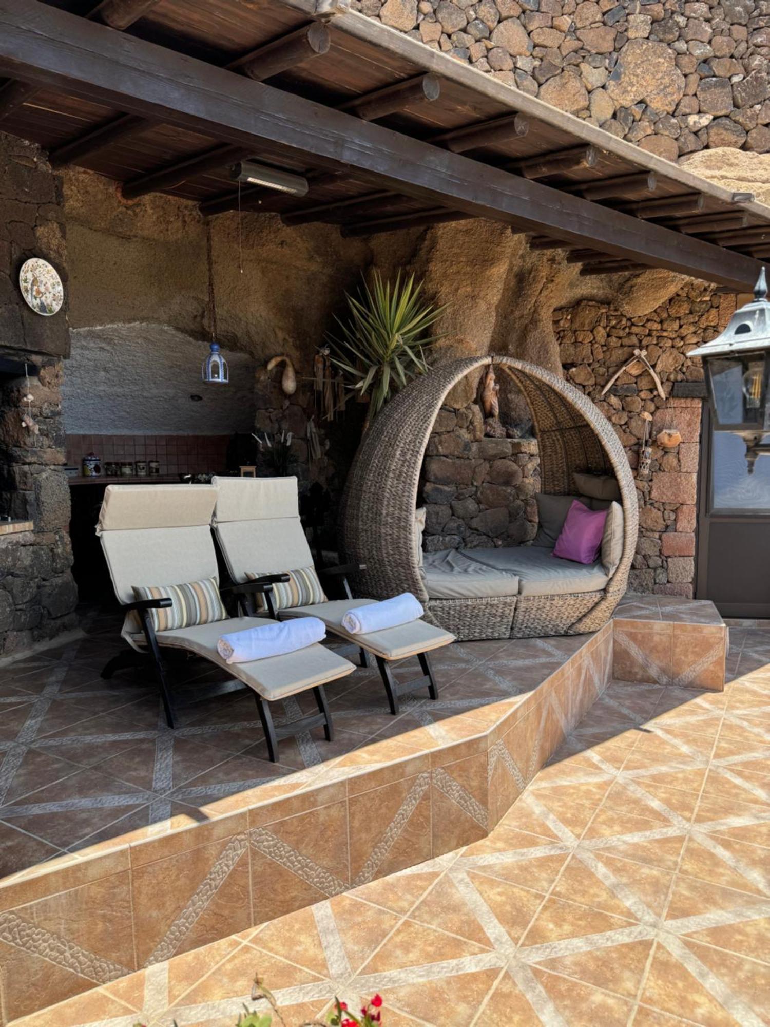 Villa Castillo Lanzarote Sophie - Luxury -sleep In A Volcanic Cave With Heated Pool Tias