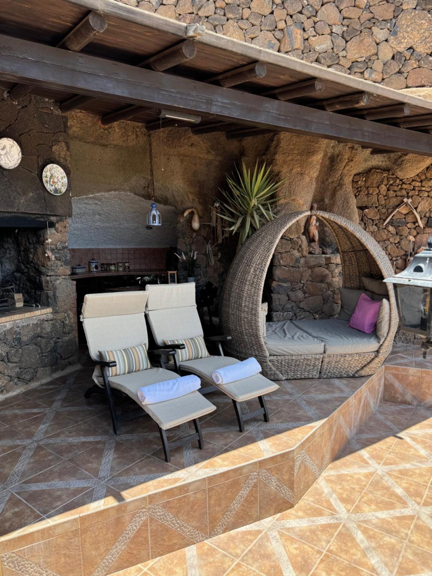 Castillo Lanzarote Sophie - Luxury -sleep In A Volcanic Cave With Heated Pool *