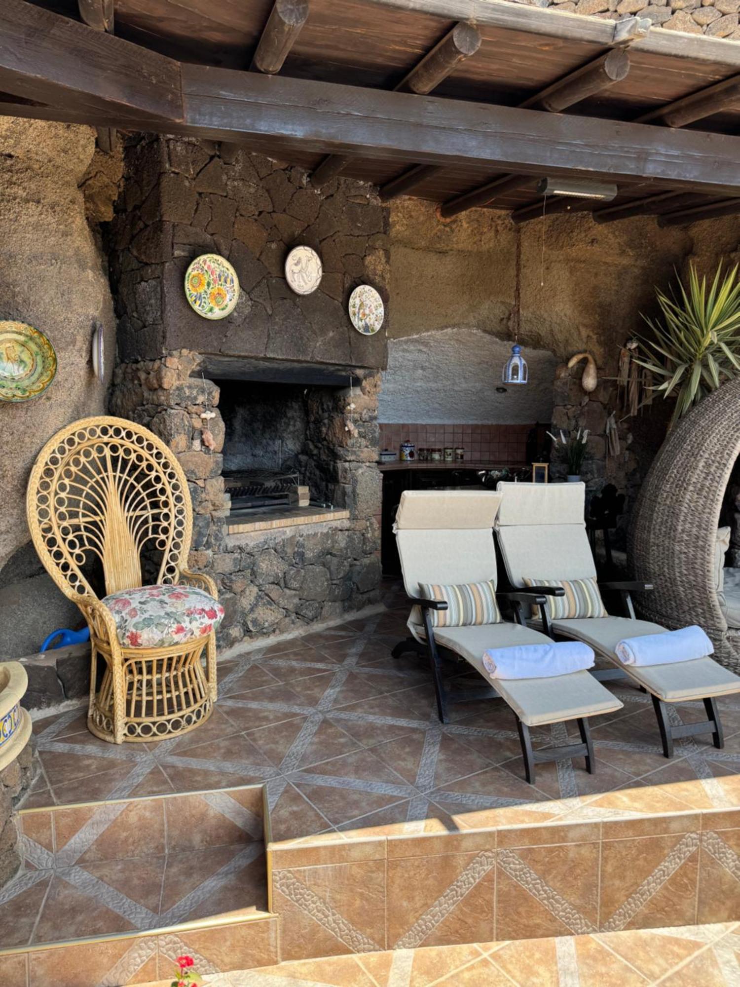 Castillo Lanzarote Sophie - Luxury -sleep In A Volcanic Cave With Heated Pool * Tias