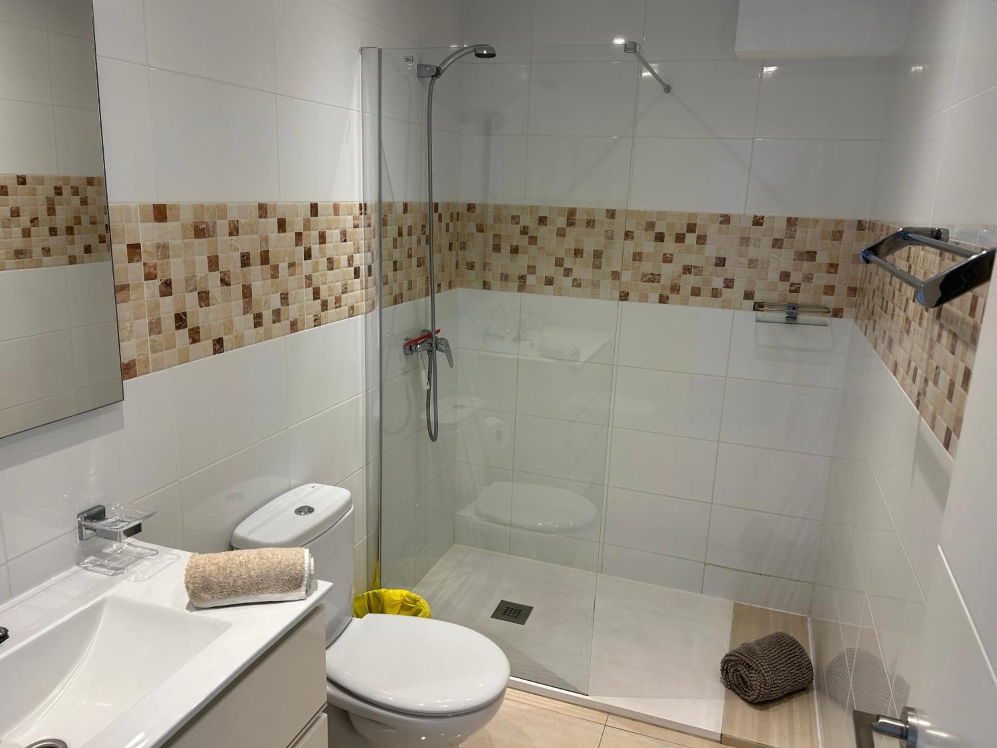 Stunning 1 Bedroom Apartamento