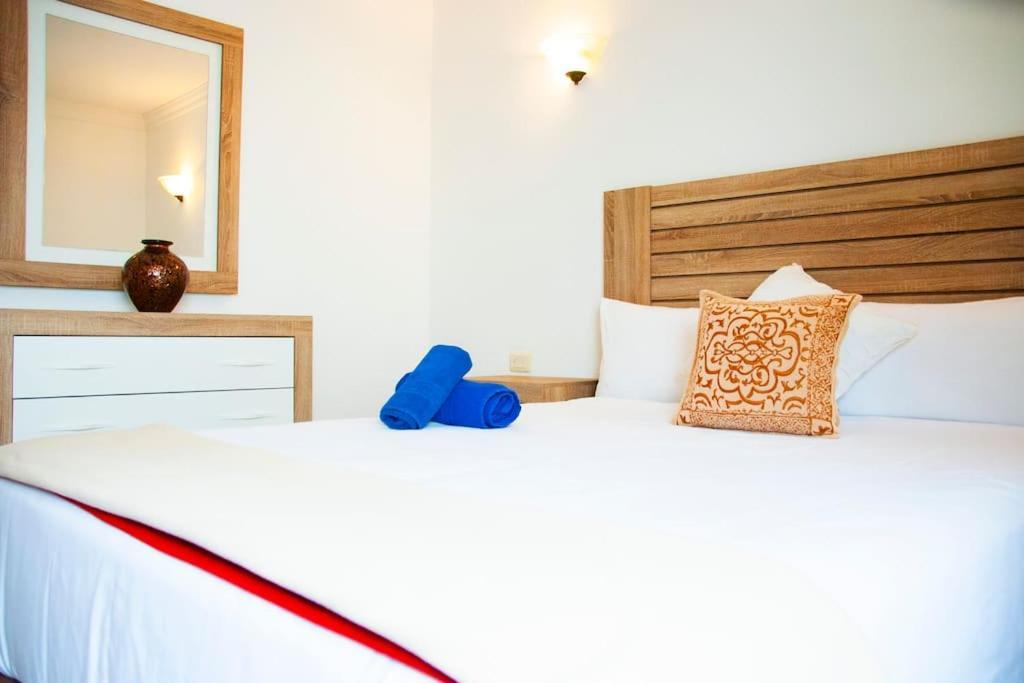 Guimes Pool House Guime