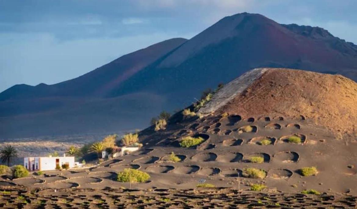 Lanzarote Casa Volcanica-anclada Sobre La Lava Del Volcan Villa *