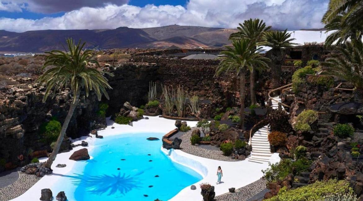 Lanzarote Casa Volcanica-anclada Sobre La Lava Del Volcan Villa Montana Blanca