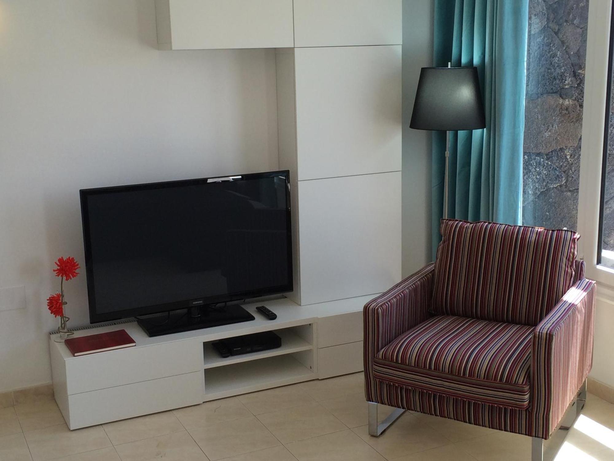 2 Bedroom On Popular Complex