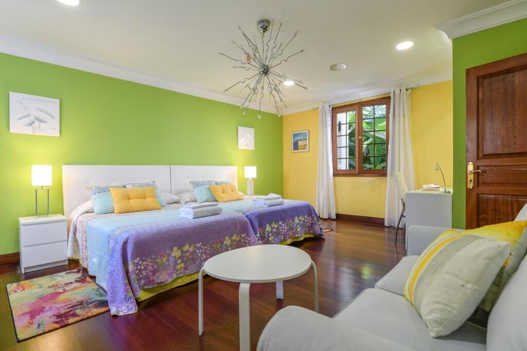 Apartment La Concha Beachfront Heated Pool *