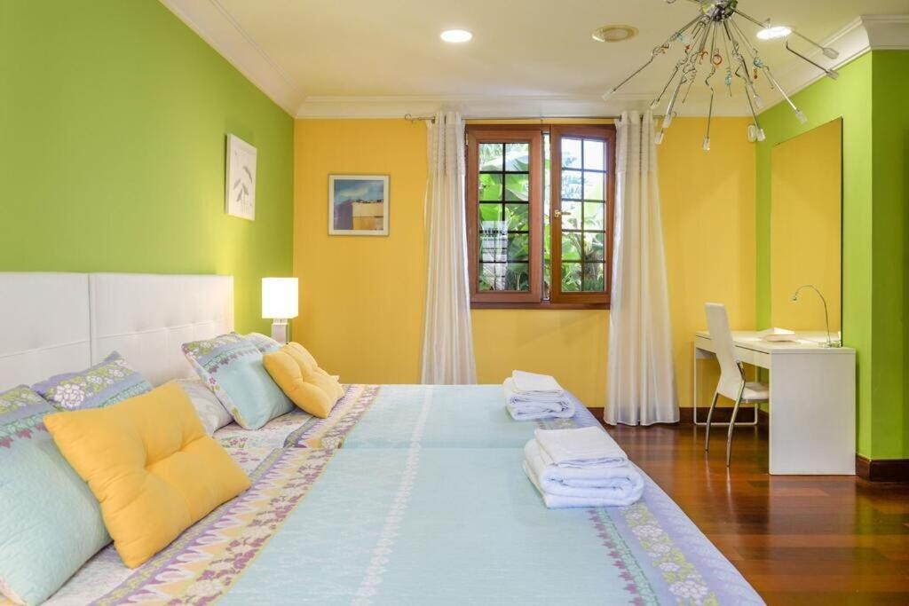 La Concha Beachfront Heated Pool Apartment