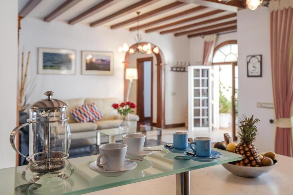 La Concha Beachfront Heated Pool Apartment *