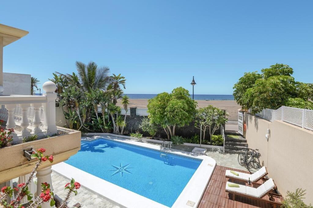 Apartment La Concha Beachfront Heated Pool Playa Honda (Lanzarote)