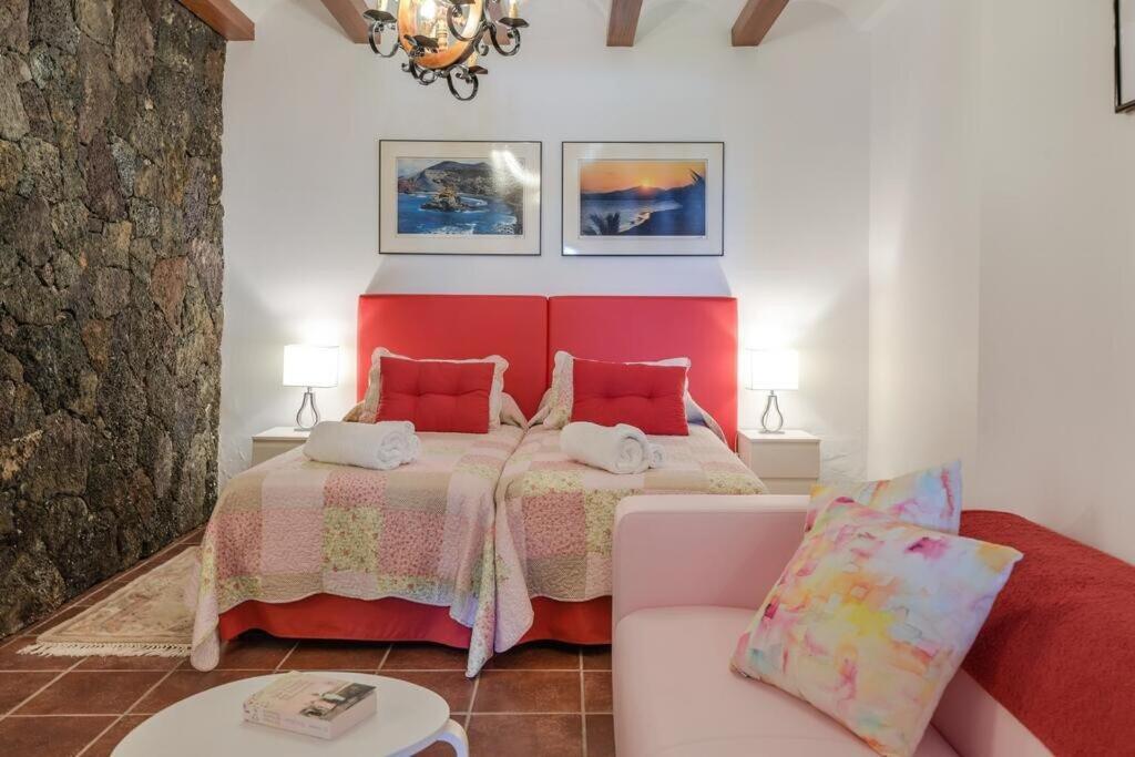 Apartment La Concha Beachfront Heated Pool