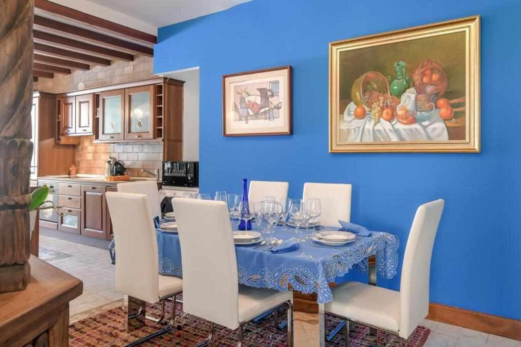 Apartment La Concha Beachfront Heated Pool