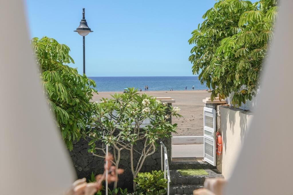 La Concha Beachfront Heated Pool Apartment Playa Honda (Lanzarote)