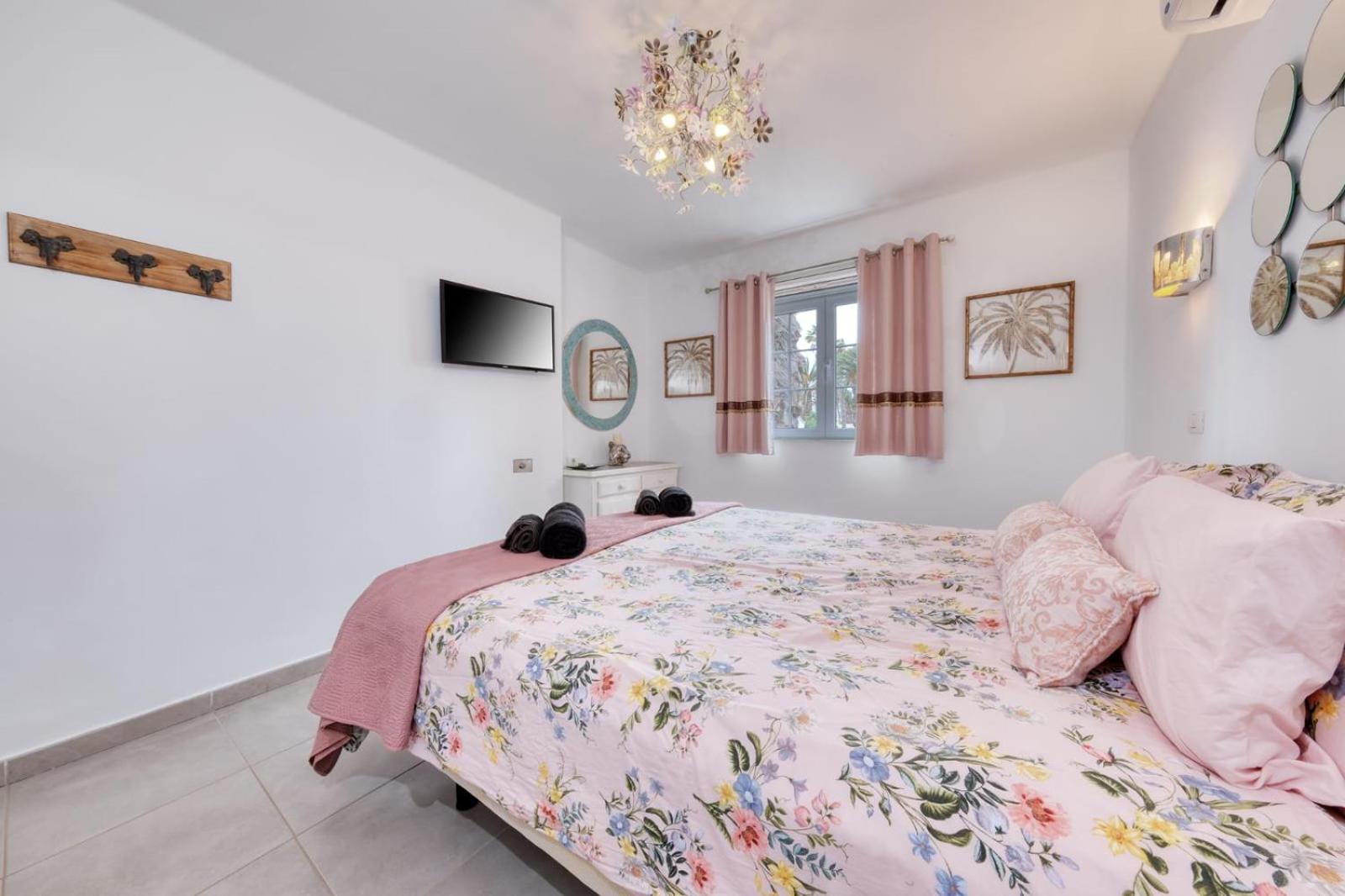 Brisas Complex, 104