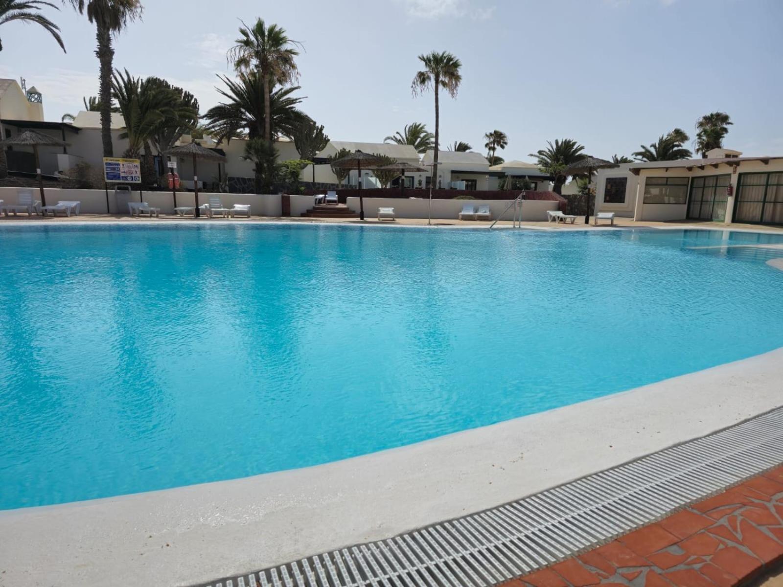 Apartamento Goa Pool View, Playa Roca Sea Front Access - Free Ac - Wifi *