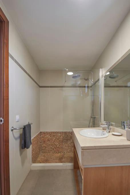 Apartamento Calero Surfin - Shared Pool, 10 Minutes Walking To Harbour *