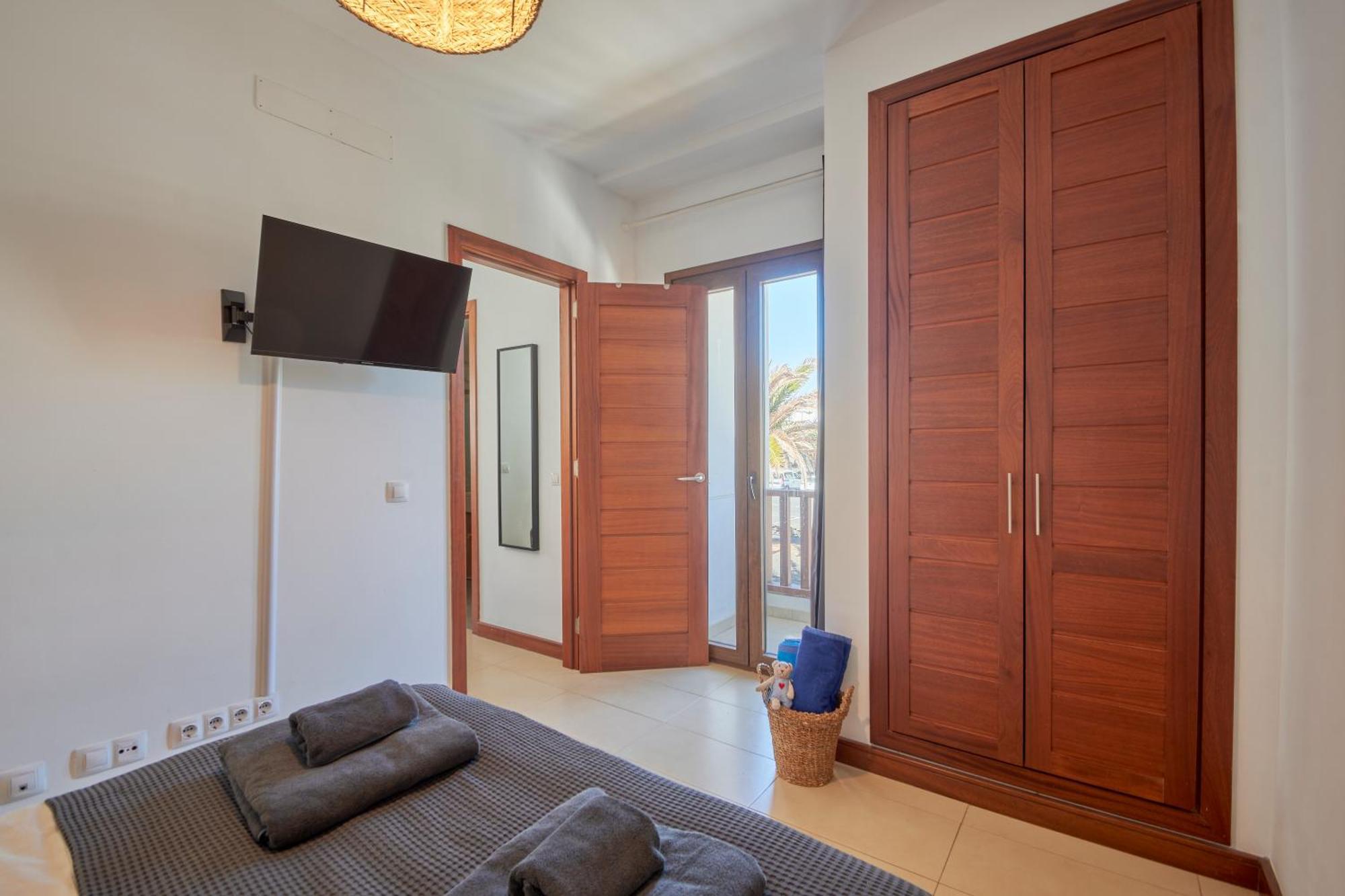 Apartamento Calero Surfin - Shared Pool, 10 Minutes Walking To Harbour Puerto Calero